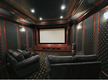 Дизайн домашнего кинотеатра в авторском стиле.