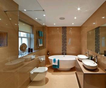 Красивый дизайн ванной комнаты в коттедже в восточном стиле.