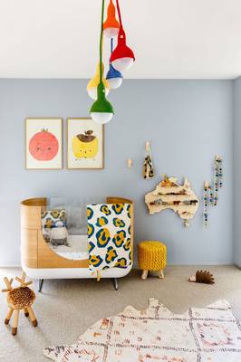 Красивый интерьер детской комнаты частного дома  в скандинавском стиле.