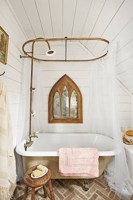 Дизайн интерьера ванной комнаты частного дома  в колониальном стиле.