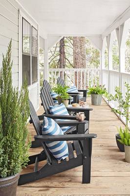 Дизайн интерьера террасы в доме в скандинавском стиле.