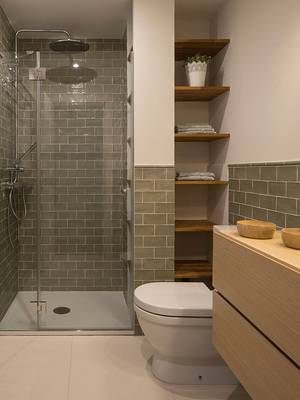 Дизайн интерьера ванной комнаты в коттедже в восточном стиле.