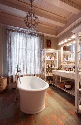 Фото ванной комнаты частного дома в стиле кантри.