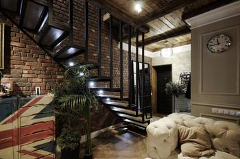 Интерьер лестницы в доме в стиле лофт.