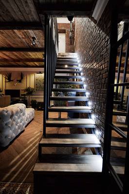 Фото лестницы частного дома в стиле лофт.