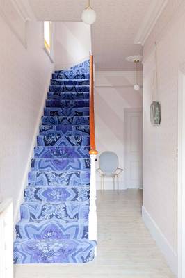 Вариант лестницы частного дома  в авторском стиле.