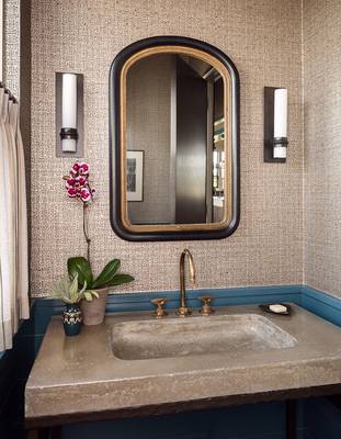 Дизайн ванной комнаты в доме в стиле ардеко.