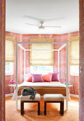 Дизайн спальни в доме в стиле фьюжн.