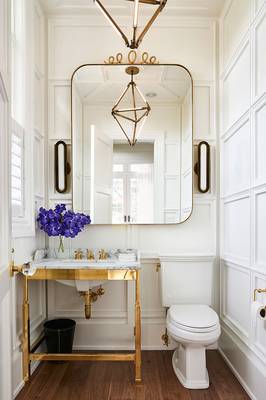 Дизайн интерьера ванной комнаты частного дома  в классическом стиле.