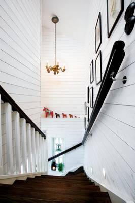 Пример лестницы в коттедже в скандинавском стиле.
