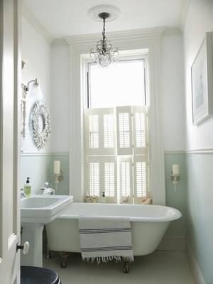 Дизайн интерьера ванной комнаты в стиле кантри.