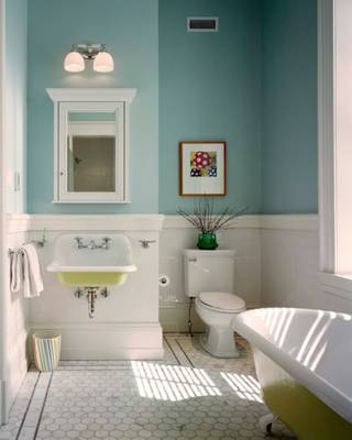 Фото ванной комнаты в доме в скандинавском стиле.