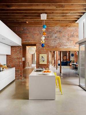 Дизайн интерьера кухни частного дома в стиле лофт.