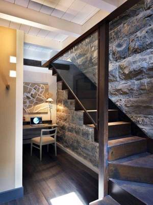 Фото лестницы в доме в стиле лофт.