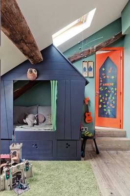 Дизайн детской комнаты в коттедже в современном стиле.