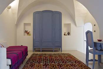 Дизайн интерьера спальни частного дома  в этническом стиле.