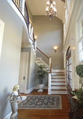 Дизайн лестницы частного дома  в классическом стиле.