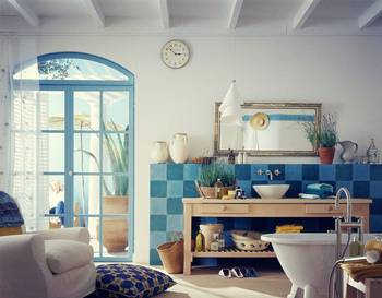 Фото интерьера синего цвета в коттедже.